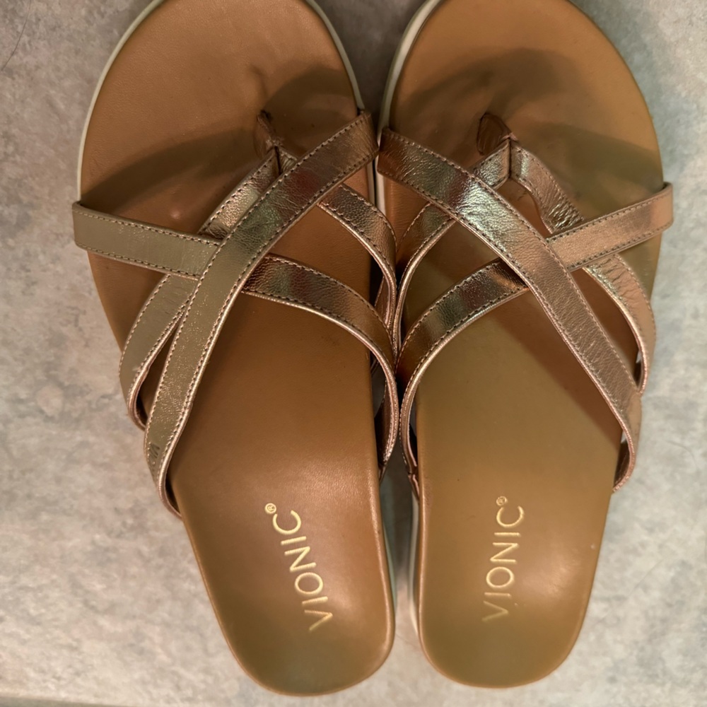 Vionic size 6.5 pink/rose gold sandals